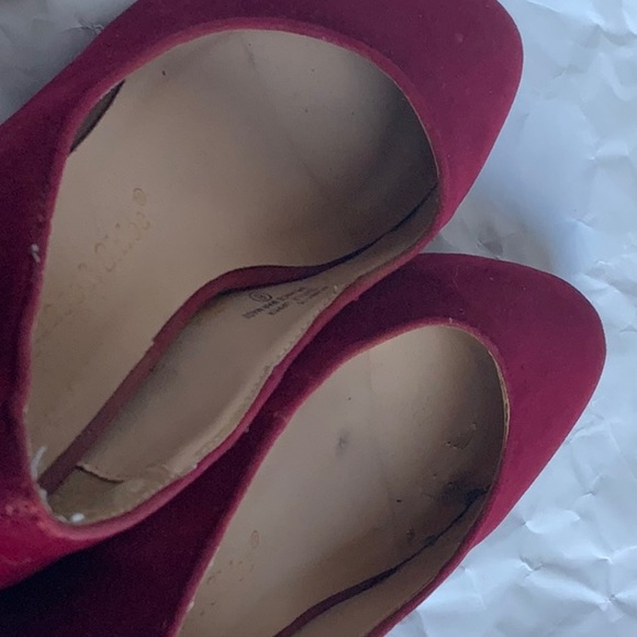 Chase & Chloe Red Velvet Wedge - Picture 5 of 5
